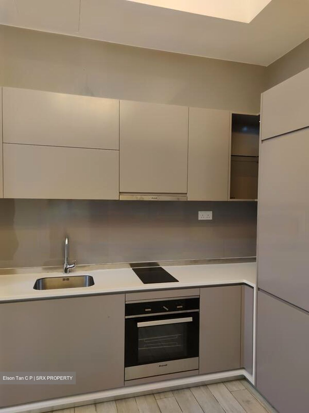 J Gateway (D22), Condominium #460708341